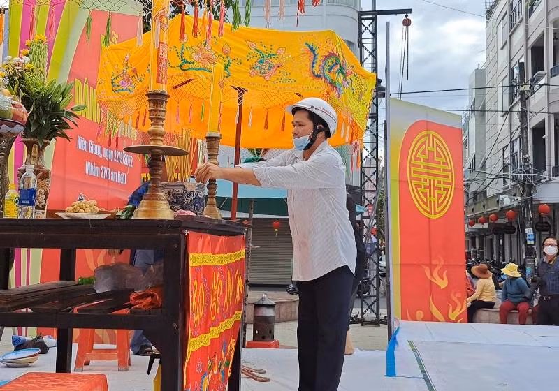 Người dân khắp nơi về thắp hương tưởng niệm Anh hùng dân tộc Nguyễn Trung Trực, ngày 21/9. Người dân khắp nơi về thắp hương tưởng niệm Anh hùng dân tộc Nguyễn Trung Trực, ngày 21/9.