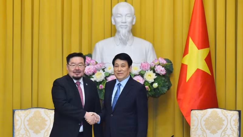 Chủ tịch nước Lương Cường tiếp Chánh Văn phòng Tổng thống Mông Cổ Gombojav Zandanshatar.
