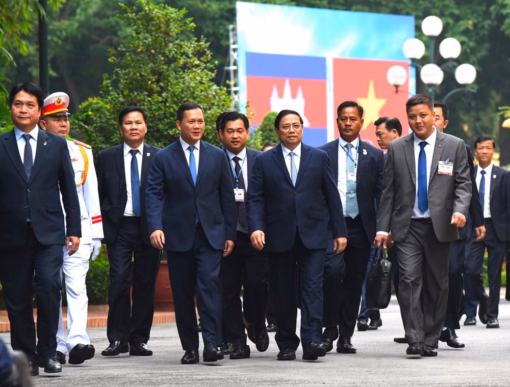 Thủ tướng Phạm Minh Chính và Thủ tướng Vương quốc Campuchia Samdech Moha Bovor Thipadei Hun Manet.