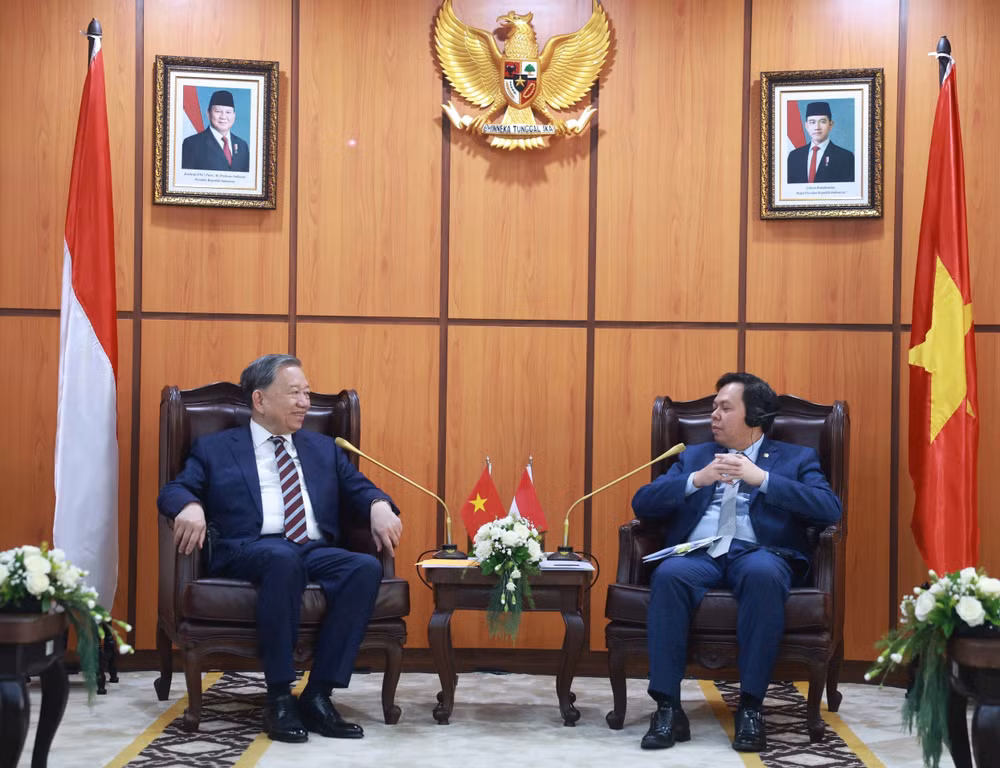 Tổng Bí thư Tô Lâm gặp Chủ tịch Hội đồng Đại biểu địa phương Indonesia Sultan Bachtiar Najamudin. Ảnh: Thống Nhất – TTXVN