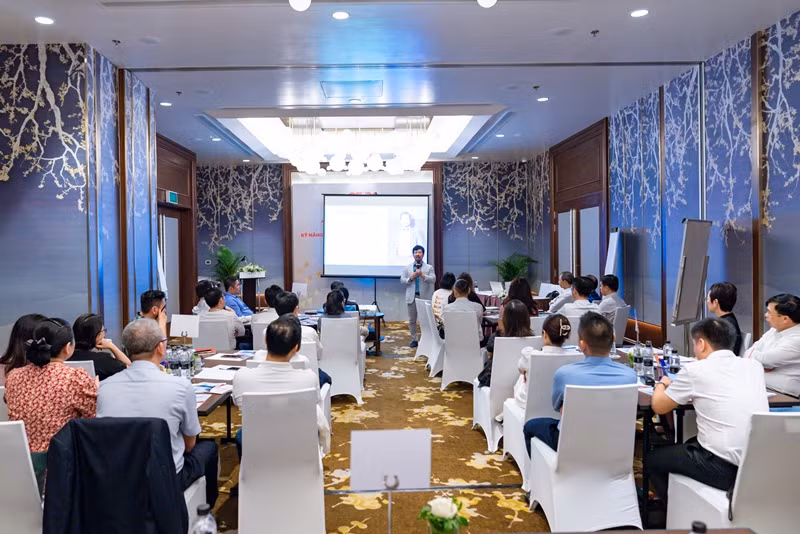 Năm 2023, GELEX đã đầu tư hơn 16 tỷ đồng để tổ chức 563 khóa đào tạo, với gần 120 nghìn giờ đào tạo cho hơn 13 nghìn lượt CBCNV tham gia. Năm 2023, GELEX đã đầu tư hơn 16 tỷ đồng để tổ chức 563 khóa đào tạo, với gần 120 nghìn giờ đào tạo cho hơn 13 nghìn lượt CBCNV tham gia.