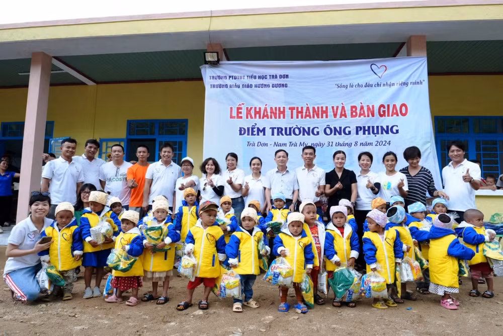 Điểm trường ông Phụng, thuộc Trường Phổ thông dân tộc bán trú xã Trà Dơn, huyện Nam Trà My, tỉnh Quảng Nam vừa được khánh thành. Điểm trường ông Phụng, thuộc Trường Phổ thông dân tộc bán trú xã Trà Dơn, huyện Nam Trà My, tỉnh Quảng Nam vừa được khánh thành.