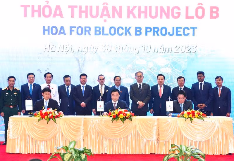 Thủ tướng Phạm Minh Chính chứng kiến lễ ký Thỏa thuận khung Lô B.