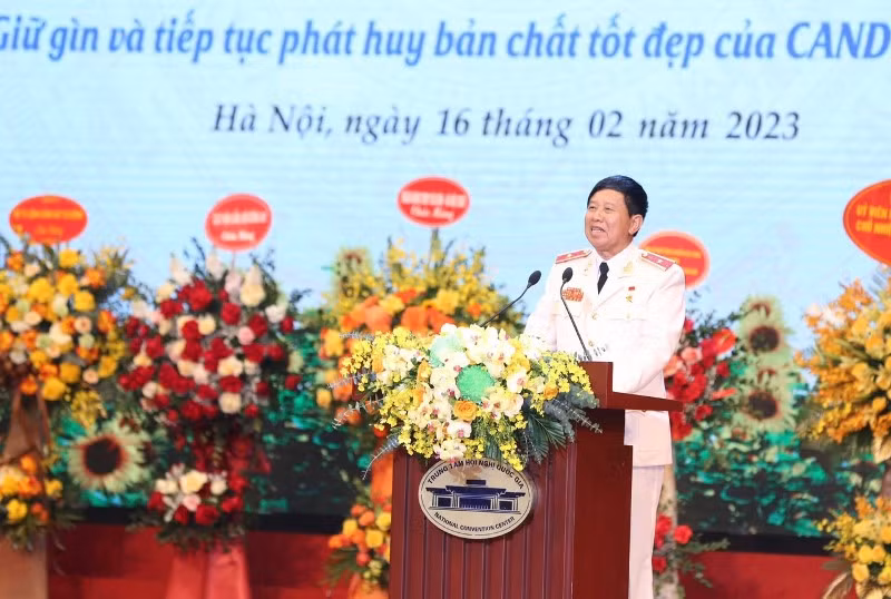 Thiếu tướng Vũ Hùng Vương, Chủ nhiệm Câu lạc bộ trình bày báo cáo tổng kết 30 năm hoạt động. Thiếu tướng Vũ Hùng Vương, Chủ nhiệm Câu lạc bộ trình bày báo cáo tổng kết 30 năm hoạt động.