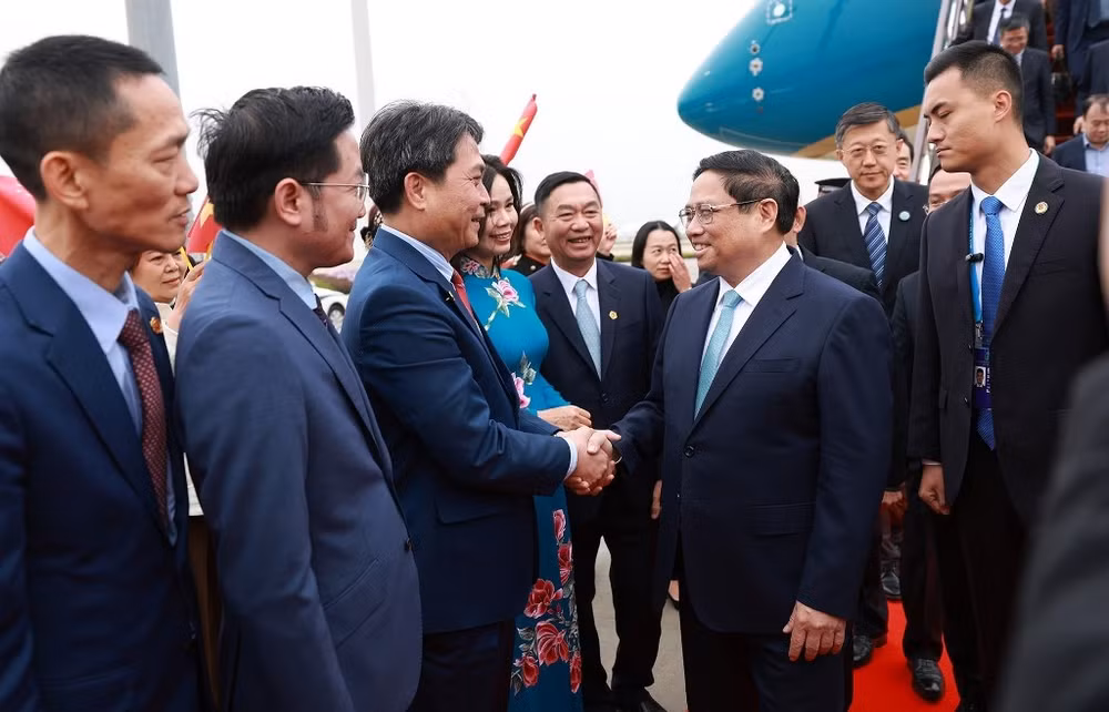 Lễ đón Thủ tướng Phạm Minh Chính đến Côn Minh, tỉnh Vân Nam bắt đầu chuyến tham dự Hội nghị Thượng đỉnh Hợp tác tiểu vùng Mekong mở rộng (GMS) lần thứ 8. Ảnh: Dương Giang-TTXVN