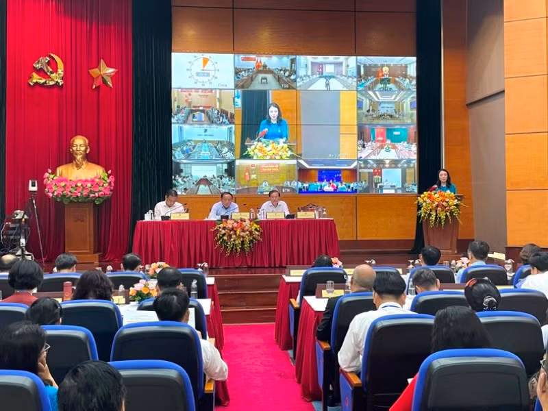 Các đại biểu phát biểu tại hội nghị.