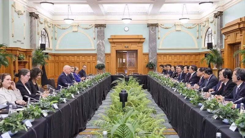 Thủ tướng Phạm Minh Chính hội đàm với Thủ tướng New Zealand Christopher Luxon. (Ảnh: Dương Giang/TTXVN)