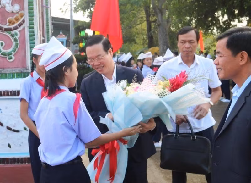 Thường trực Ban Bí thư Võ Văn Thưởng đến dự Ngày hội Đại đoàn kết tại tổ dân phố 1, làng Triều Sơn Tây, phường An Hòa, TP Huế.