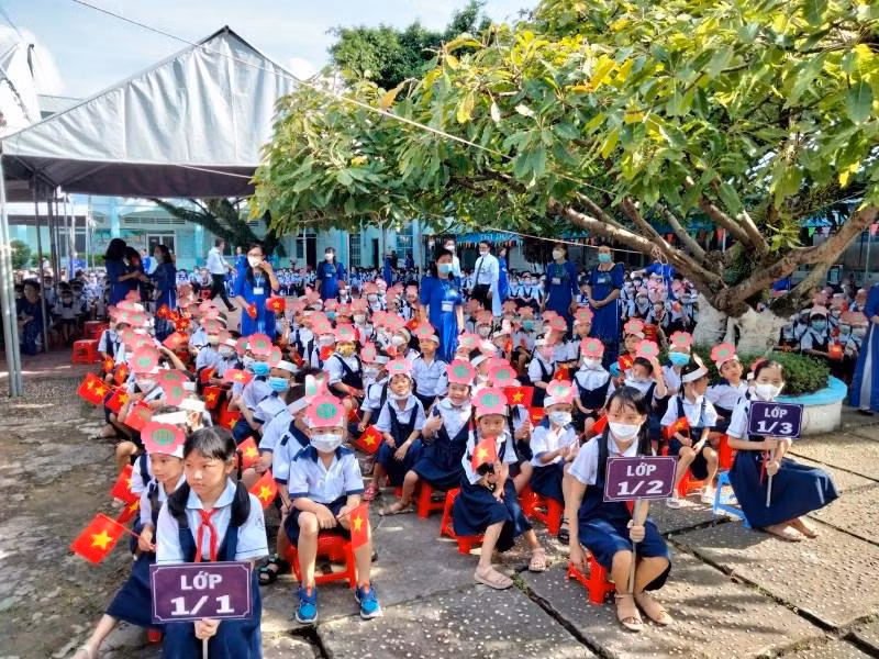 Học sinh Trường Tiểu học Hồng Bàng trong ngày khai giảng năm học mới, sáng 3/9.
