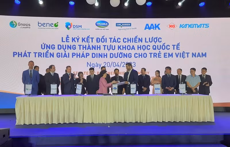 Vinamilk ký kết đối tác chiến lược với các tập đoàn dinh dưỡng hàng đầu thế giới.