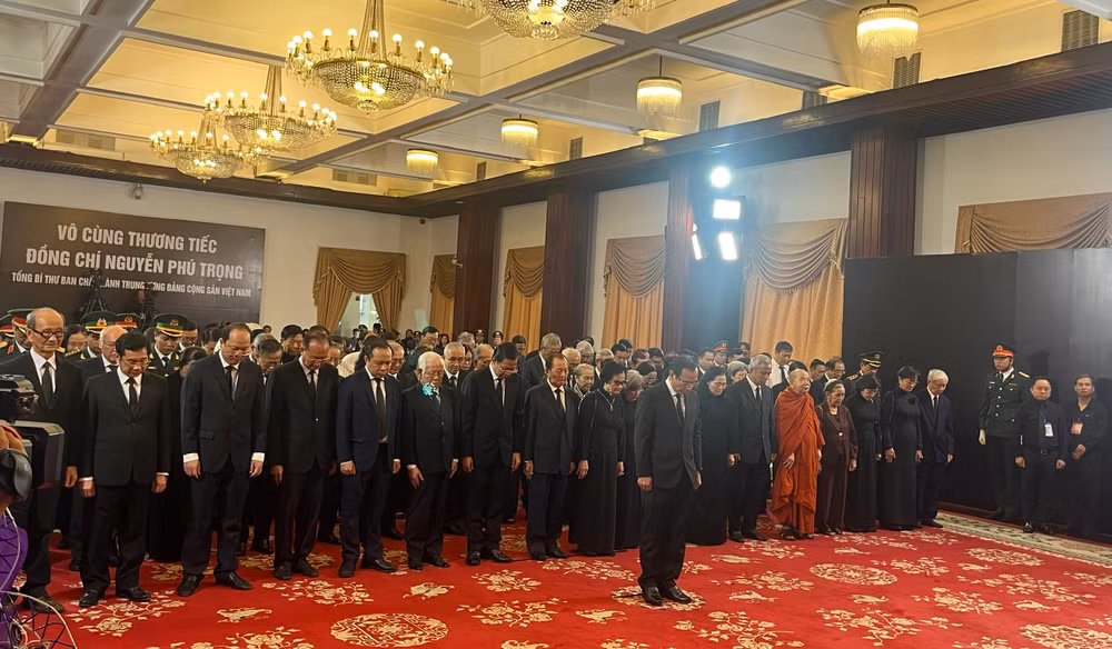 Toàn cảnh Lễ viếng Tổng Bí thư Nguyễn Phú Trọng: Trang nghiêm và xúc động ảnh 90 Toàn cảnh Lễ viếng Tổng Bí thư Nguyễn Phú Trọng: Trang nghiêm và xúc động ảnh 90