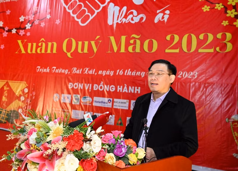 Chủ tịch Quốc hội Vương Đình Huệ phát biểu chúc Tết tại Chương trình “Tết nhân ái”. (Ảnh: Duy Linh)