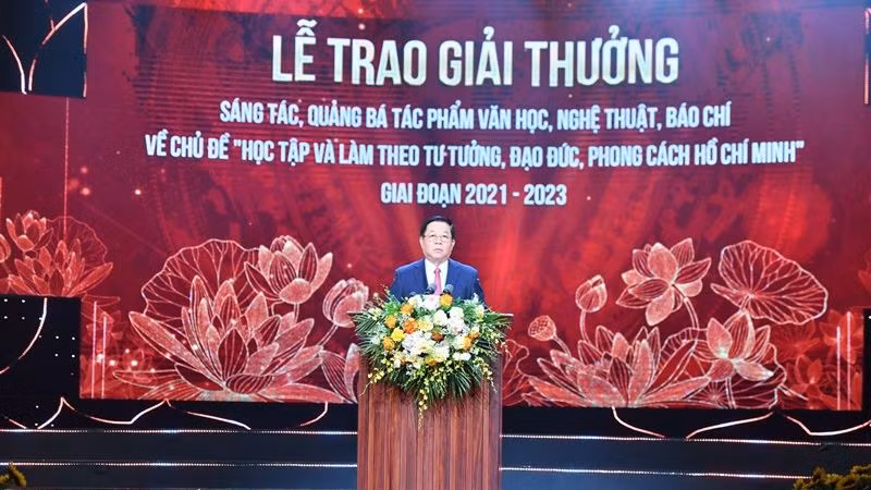 Đồng chí Nguyễn Trọng Nghĩa, Bí thư Trung ương Đảng, Trưởng Ban Tuyên giáo Trung ương phát động Giải thưởng giai đoạn 2023-2025. 
