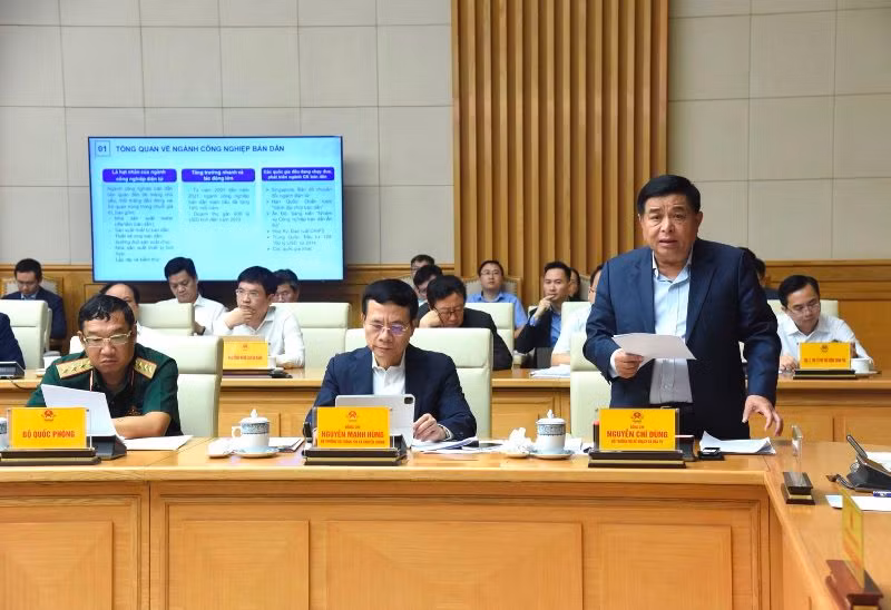 Bộ trưởng Kế hoạch và Đầu tư Nguyễn Chí Dũng phát biểu ý kiến tại Hội nghị.