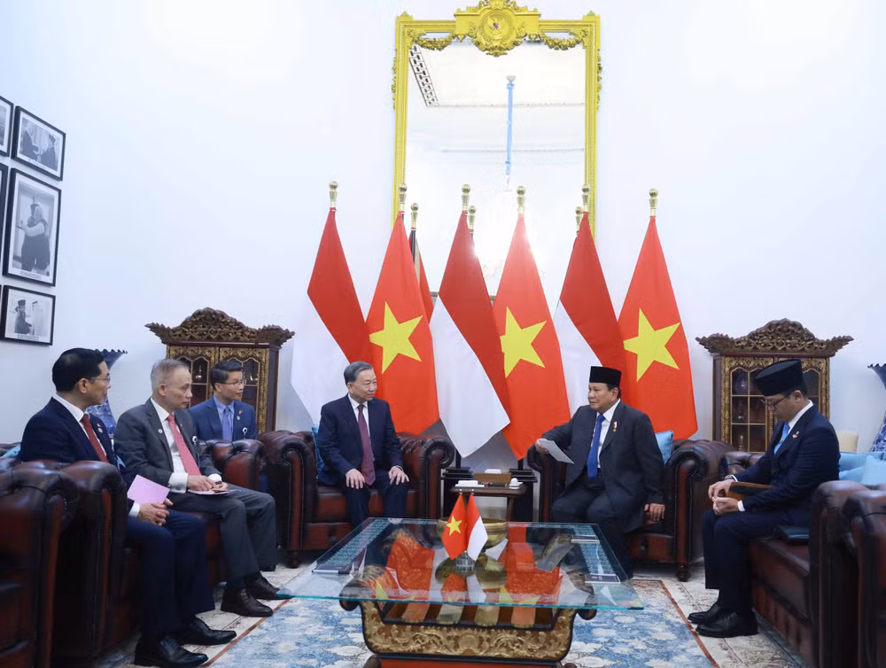 Tổng Bí thư Tô Lâm và Tổng thống Cộng hòa Indonesia, Chủ tịch Đảng Phong trào Indonesia vĩ đại (Gerindra) Prabowo Subianto gặp hẹp. Ảnh: Thống Nhất/TTXVN Tổng Bí thư Tô Lâm và Tổng thống Cộng hòa Indonesia, Chủ tịch Đảng Phong trào Indonesia vĩ đại (Gerindra) Prabowo Subianto gặp hẹp. Ảnh: Thống Nhất/TTXVN