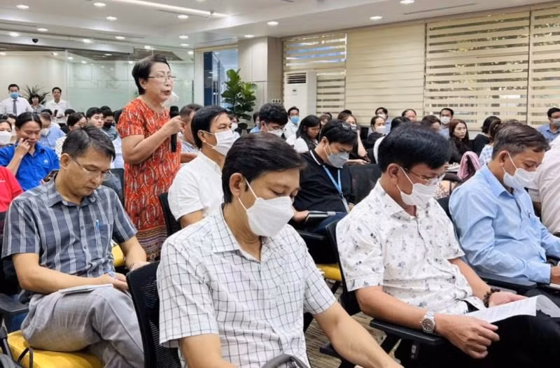 Doanh nghiệp nêu ý kiến tại hội nghị. Doanh nghiệp nêu ý kiến tại hội nghị.