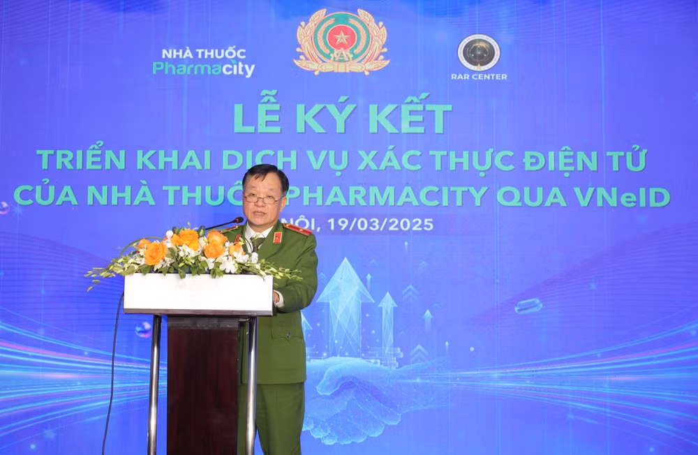 Đại diện lãnh đạo Cục C06 - Bộ Công an phát biểu tại sự kiện.