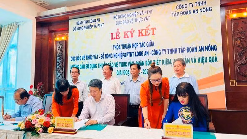 Cục Bảo vệ thực vật, Sở Nông nghiệp và Phát triển nông thôn tỉnh Long An và Công ty TNHH Tập đoàn An Nông ký thỏa thuận hợp tác. 