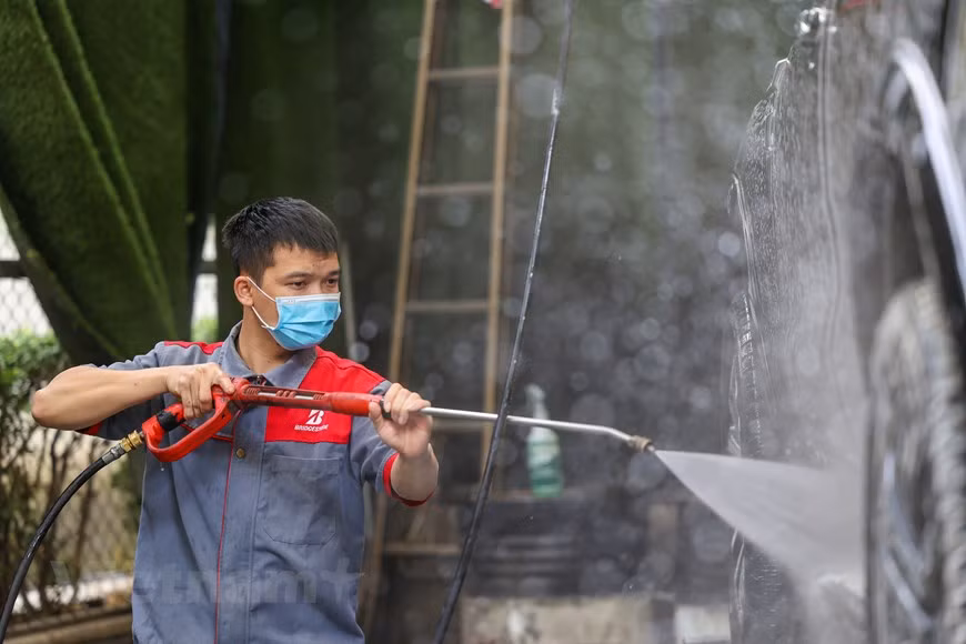 [Ảnh] Dân Hà Nội chi tiền triệu "làm đẹp" ô-tô đón tết Nguyên đán ảnh 16
