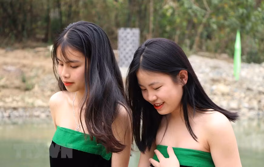 Vẻ đẹp trong trẻo của các cô gái Thái trắng ở khu vực Mường So, huyện Phong Thổ, tỉnh Lai Châu. (Ảnh: Văn Oanh/TTXVN)