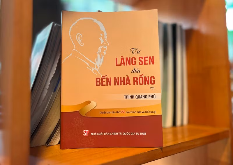 Bìa cuốn sách “Từ Làng Sen đến Bến Nhà Rồng” của nhà văn Trình Quang Phú.