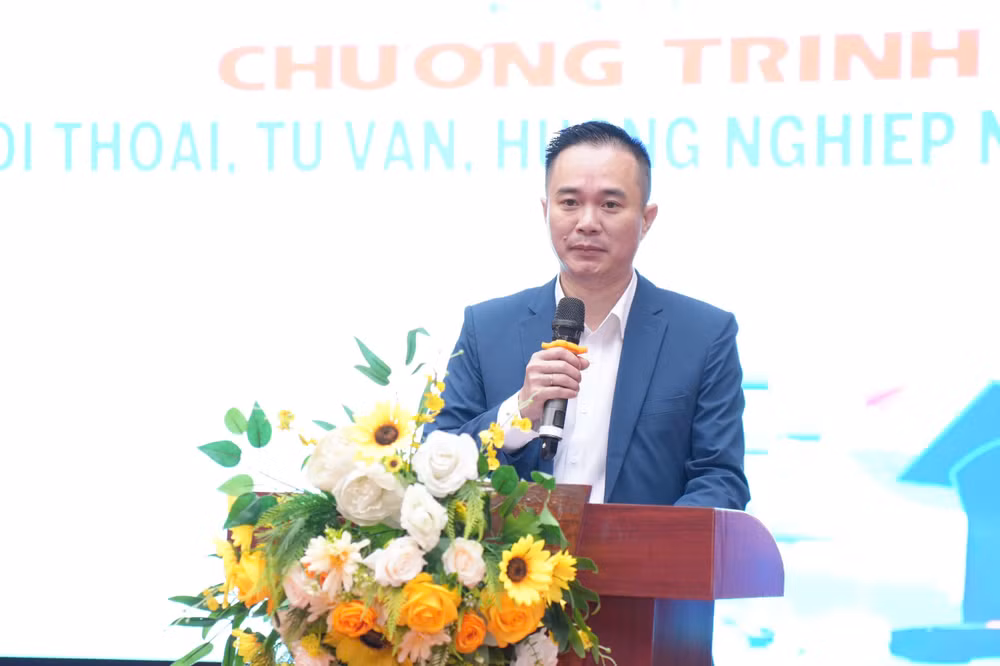 Nhà báo Ngô Vương Tuấn - Phó Tổng Biên tập Báo Tuổi trẻ Thủ đô phát biểu tại chương trình. Nhà báo Ngô Vương Tuấn - Phó Tổng Biên tập Báo Tuổi trẻ Thủ đô phát biểu tại chương trình.