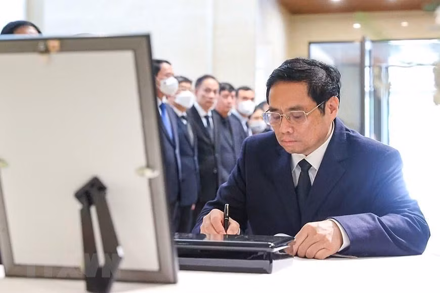 Lãnh đạo Việt Nam tưởng niệm cố Thủ tướng Nhật Bản Abe Shinzo ảnh 8 Lãnh đạo Việt Nam tưởng niệm cố Thủ tướng Nhật Bản Abe Shinzo ảnh 8