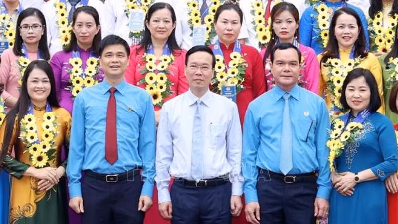 Chủ tịch nước Võ Văn Thưởng và các đại biểu. (Ảnh: TTXVN