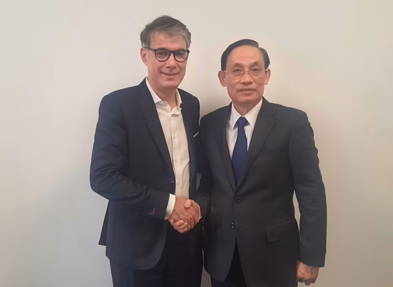 Gặp ông Olivier Faure, Bí Thư thứ nhất Đảng Xã hội Pháp. Gặp ông Olivier Faure, Bí Thư thứ nhất Đảng Xã hội Pháp.