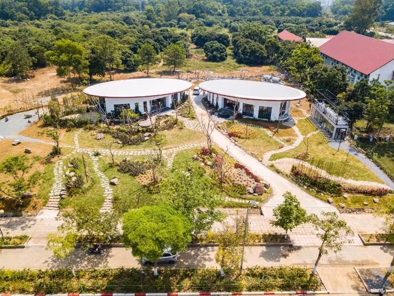 Thư viện Đại học Quốc gia Hà Nội tại Hòa Lạc. Thư viện Đại học Quốc gia Hà Nội tại Hòa Lạc.