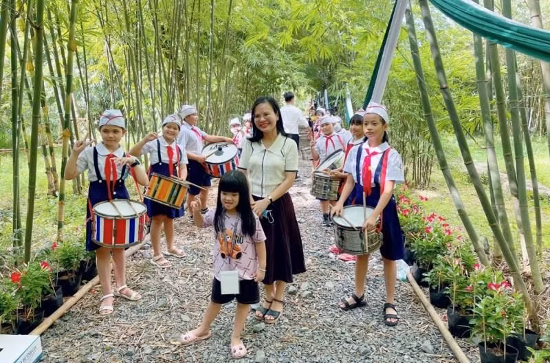 Trong khuôn khổ hội thảo có nhiều hoạt động văn hóa, nghệ thuật. Trong khuôn khổ hội thảo có nhiều hoạt động văn hóa, nghệ thuật.