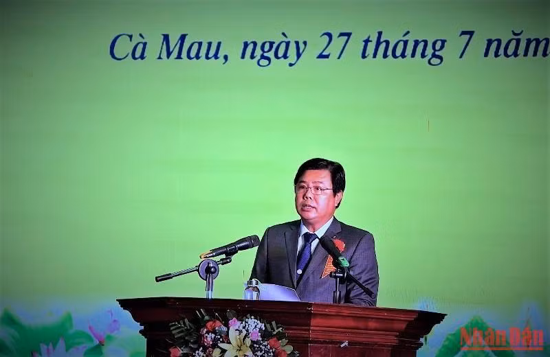 Bí thư Tỉnh ủy Cà Mau phát biểu kêu gọi các ngành chức năng và các tầng lớp nhân dân trong tỉnh tiếp tục chung tay chăm lo tốt hơn nữa đối với gia đình chính sách, người có công.