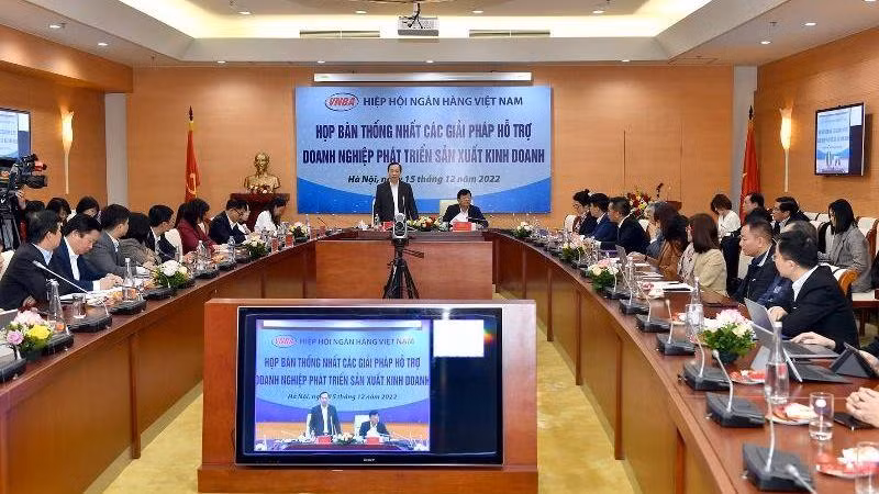 Toàn cảnh cuộc họp bàn thống nhất các giải pháp hỗ trợ doanh nghiệp.