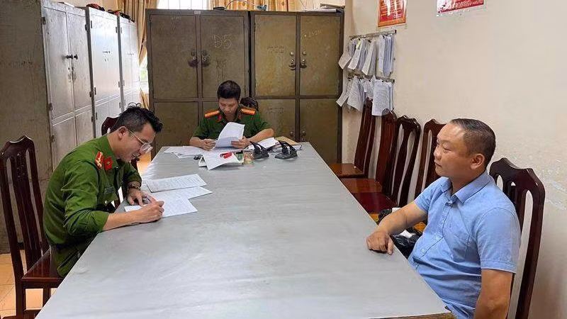 Đối tượng Lê Chí Thanh tại cơ quan công an.