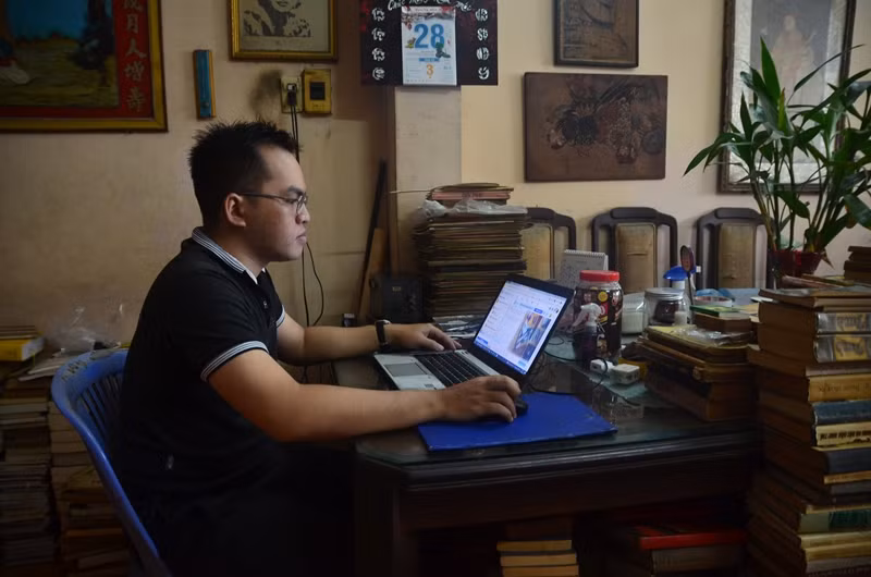 Trần Đăng Thịnh là trưởng nhóm dự án Căn phòng đầy sách còn nhằm bảo vệ môi trường thông qua hoạt động tặng sách, tặng đồ cũ.