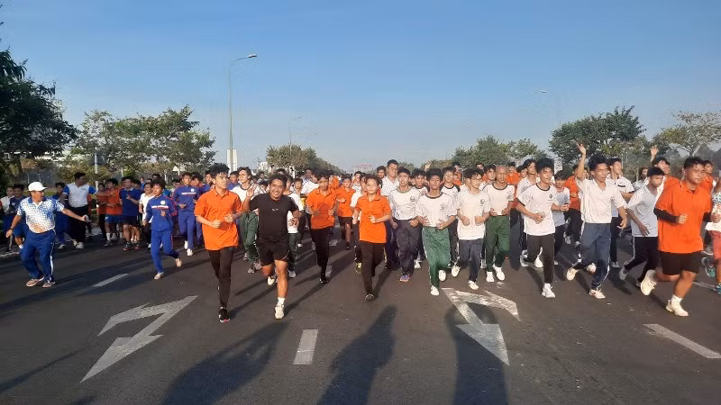 Các vận động viên tham gia chạy vì sức khỏe toàn dân.