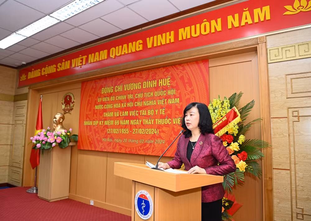 Bộ trưởng Y tế Đào Hồng Lan báo cáo tại cuộc làm việc. Bộ trưởng Y tế Đào Hồng Lan báo cáo tại cuộc làm việc.
