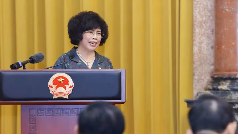 Anh hùng Lao động Thái Hương phát biểu tại buổi gặp mặt.