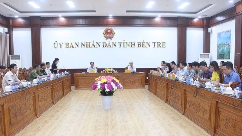 Đoàn công tác của Bộ Nông nghiệp và Phát triển nông thôn làm việc tại Bến Tre. Đoàn công tác của Bộ Nông nghiệp và Phát triển nông thôn làm việc tại Bến Tre.
