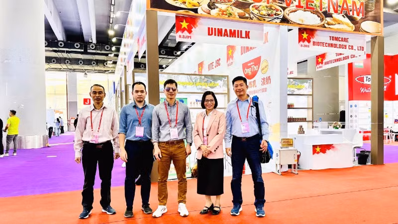 Đoàn cán bộ của Bộ Nông nghiệp và Phát triển nông thôn tại Hội chợ Canton Fair 2024. Đoàn cán bộ của Bộ Nông nghiệp và Phát triển nông thôn tại Hội chợ Canton Fair 2024.