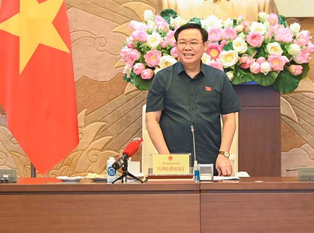 Chủ tịch Quốc hội Vương Đình Huệ phát biểu tại cuộc gặp mặt đoàn cán bộ hưu trí nguyên lãnh đạo tỉnh Cà Mau qua các thời kỳ.