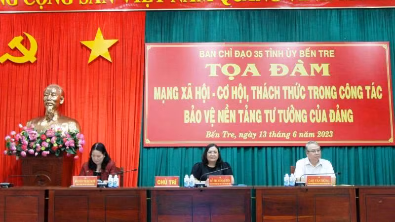 Lãnh đạo tỉnh Bến Tre chủ trì tọa đàm về công tác bảo vệ nền tảng tư tưởng của Đảng. 