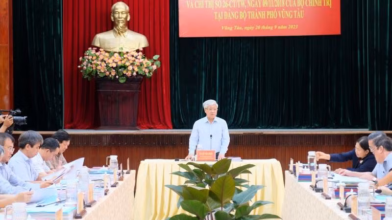 Đồng chí Đỗ Văn Chiến, Bí thư Trung ương Đảng, Chủ tịch Ủy ban Trung ương Mặt trận Tổ quốc Việt Nam, Trưởng Đoàn Kiểm tra 891 phát biểu tại hội nghị.
