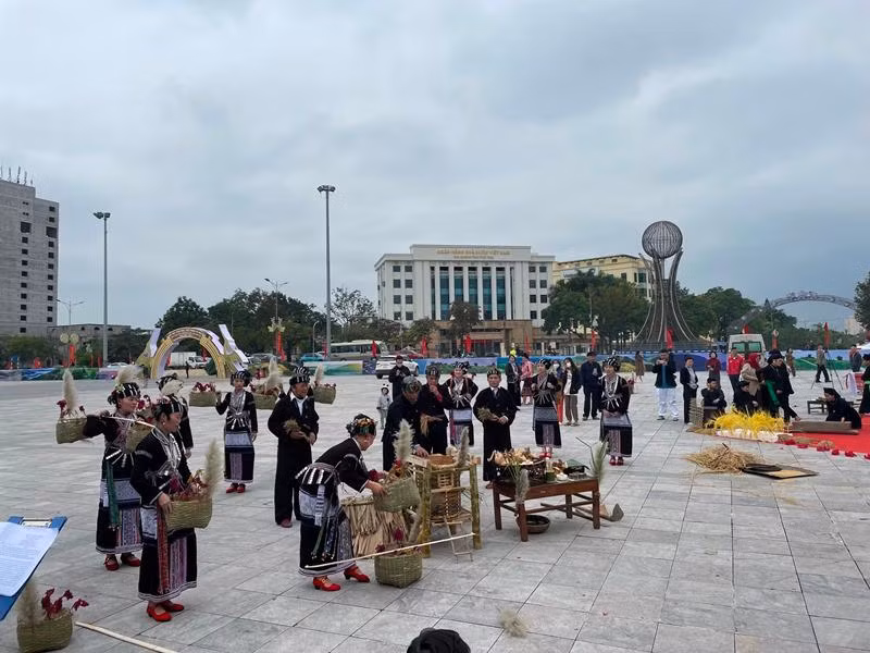 Hoạt động văn hóa truyền thống mang đậm bản sắc các dân tộc được tổ chức tại Ngày hội.