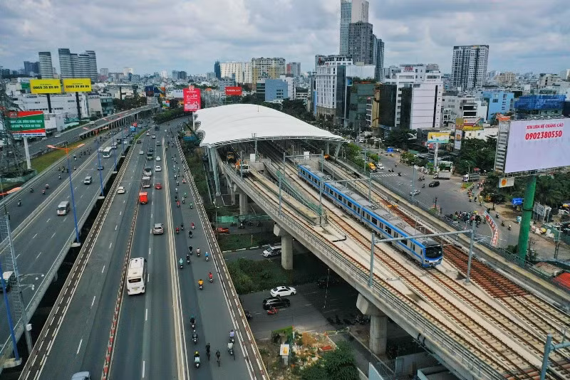 Tuyến đường sắt đô thị số 1 Thành phố Hồ Chí Minh (Bến Thành-Suối Tiên) có chiều dài 20km đã chạy thử nghiệm toàn tuyến từ ga Bến Thành đến depot Long Bình. Ảnh: Quý Hiền.