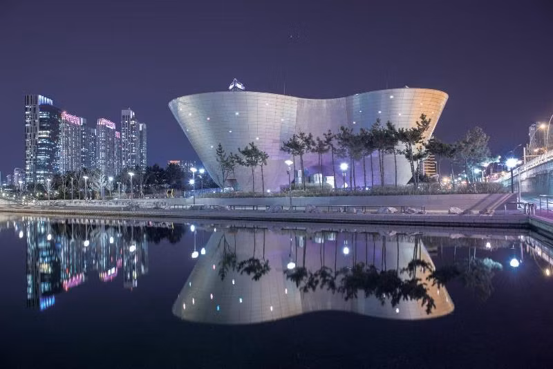 Tri-Bowl, Songdo Central park, Incheon. (Ảnh: Tổng cục Du lịch Hàn Quốc) Tri-Bowl, Songdo Central park, Incheon. (Ảnh: Tổng cục Du lịch Hàn Quốc)