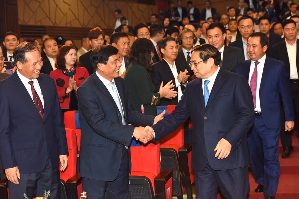 Thủ tướng Phạm Minh Chính với các đại biểu tham dự Hội nghị công bố Quy hoạch và xúc tiến đầu tư tỉnh Hải Dương. Thủ tướng Phạm Minh Chính với các đại biểu tham dự Hội nghị công bố Quy hoạch và xúc tiến đầu tư tỉnh Hải Dương.