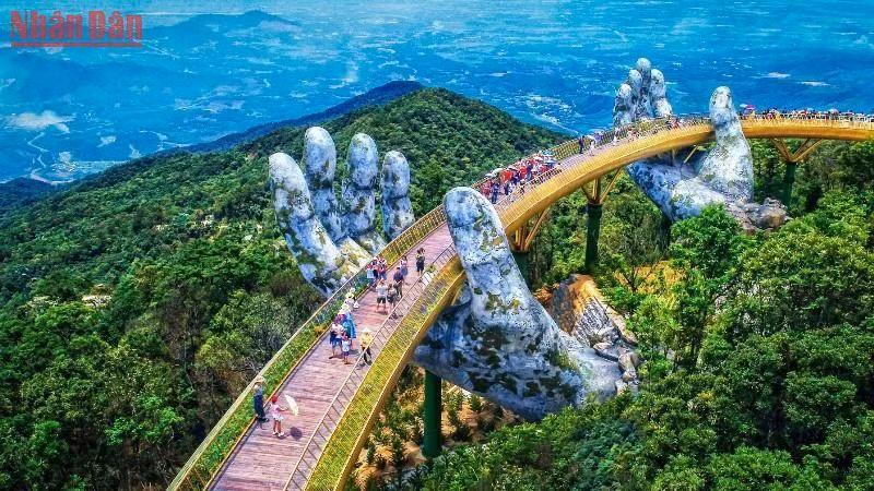 Khu du lịch Bà Nà Hills luôn hút khách trở lại.