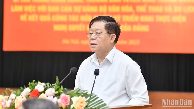 Đồng chí Nguyễn Trọng Nghĩa, Bí thư Trung ương Đảng, Trưởng Ban Tuyên giáo Trung ương phát biểu kết luận buổi làm việc.