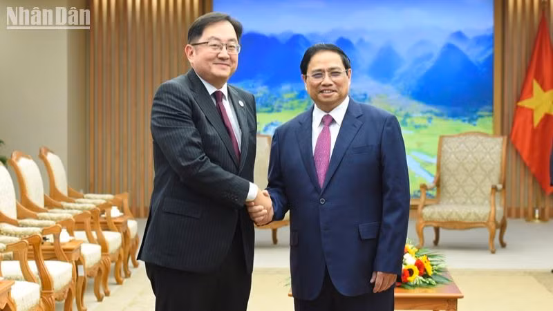 Thủ tướng Phạm Minh Chính tiếp Đại sứ Đặc mệnh toàn quyền Malaysia tại Việt Nam Dato’ Tan Yang Thai.